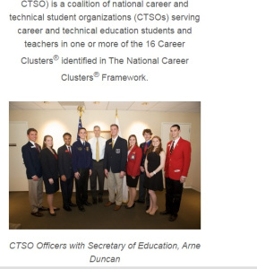 Sec. Duncan poses with CTE (CCSS adult version) students.